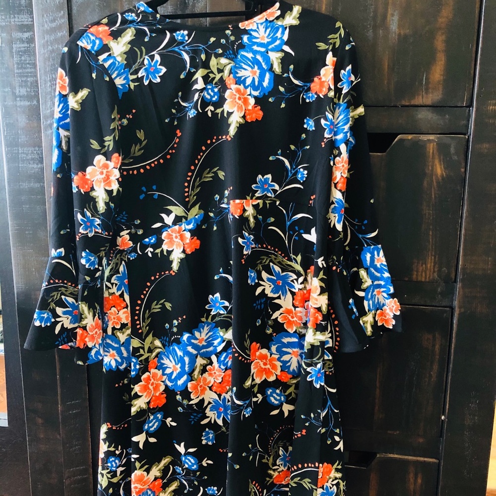 Lulus Black Floral Bell Sleeve Dress